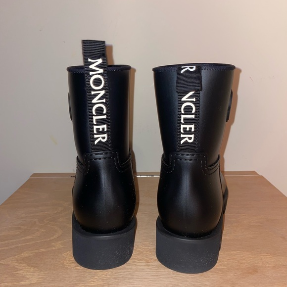 Womens authentic moncler rain boots NWT box receipt& both dust bags - Picture 2 of 10